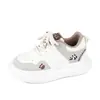 Sapatos Femininos 2026 Novos Tênis Esportivos Infantis de Primavera e Outono Sapatos Pai Grossos para Meninas Tênis Casuais para Meninos