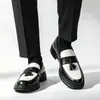 Venta al por mayor transfronteriza de zapatos de hombre de talla grande, zapatos casuales de cuero para hombre estilo británico, mocasines con borlas, mocasines sin cordones para hombre