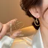 Brincos de Coração Dourados Vintage para Mulheres, Tarraxas Únicas de Luxo Leve, Nova Tendência 2025, Brincos de Estilo High-End