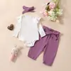 E2383 traje casual de otoño para bebé transfronterizo con manga voladora, mameluco de canalé + pantalones con cinturón + pañuelo para la cabeza, traje de tres piezas