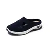 Sapatos Femininos 2025 Verão Novos Meio Chinelos Cruzados Sapatos para Mães de Meia-idade e Idosos Femininos Solado Macio Respirável Sapatos Casuais Femininos