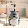 Frasco Dispenser de Sabonete Líquido com Design de Lobo Banana Desenho Animado Criativo para Pia de Banheiro Doméstica Frasco Recarregável Tipo Prensa para Gel de Banho