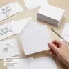 Venta al por mayor en stock sobres pequeños estilo europeo blanco puro, tarjetas de membresía, tarjetas de felicitación, sobres blancos triangulares estilo europeo autoadhesivos en blanco