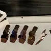 Sandalias de hada únicas de gamuza con tacón de cuña estilo francés para usar al aire libre, sandalias negras de tacón alto de verano 2026 para combinar con faldas