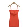 Vestido bodycon moderno que realza la figura, estilo 'hot girl', con copas en el pecho, sin hombros, fruncido, con tirantes finos