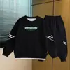 Roupas Infantis Meninos Ternos Primavera e Outono 2026 Novo Outono Conjuntos Esportivos para Meninos Crianças Maiores Moletom Legal Estiloso Tendência