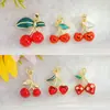 Venta directa del fabricante, al por mayor en stock, joyería de cobre dulce de 18 quilates con colgantes de frutas de fresa y cereza de esmalte de colores