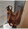 Bolsa de Mano Portátil Transparente de Gran Capacidad Transfronteriza para Mujer 2025 Otoño e Invierno Nueva Bolso de Hombro Retro Bolso Cruzado de Gama Alta