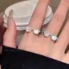 Anillo de Gafas de Zirconia y Nácar de Lujo Ligero para Mujer 2025 Nuevo Anillo de Dedo Índice de Gama Alta Anillo Apilable Ajustable de Nicho
