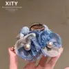 Exquisito y Romántico Pasador Azul con Flor y Perlas para el Cabello, Pasador de Mordaza Completa de Alta Gama para Mujer, Pinza de Tiburón Versátil, Estilo Nuevo