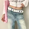 Cinto Retro Americano Y2K com Rebites e Strass para Mulheres, Cinto de Fivela de Metal Vazada de Alta Qualidade com Acessórios Decorativos para Jeans