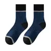 Meias masculinas de cano médio, novo estilo de outono para negócios, listra vertical, elástico alto, antiderrapante, que aperta a cintura, punho em blocos de cor, meias masculinas longas
