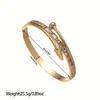 Venda Quente Transfronteiriça Novo Bracelete de Aço Titânio Bracelete com Fivela de Unha Geométrica Toque de Alto Padrão Resistente à Cor Estoque Pronto Atacado