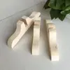 Partición de entrada de madera maciza, enderezamiento y colocación de la base, soporte de pantalla fijo de madera maciza, base con ruedas para pantalla.