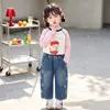 Jeans de Sarja Cartoon para Meninas Outono Calças Casuais Estilosas para Bebês 2026 Novo Estilo Calças de Perna Larga Estilo Coreano para Crianças Primavera e Outono