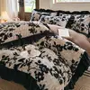 Conjunto de Colcha de Leite Francês para Outono e Inverno Quatro Peças Capa de Edredom Grossa e Quente Lençol Lençol de Elástico Quarto Principal Sensação de Luxo Roupa de Cama