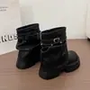 Botas de moda de sola grossa que aumentam a altura para mulheres, nova coleção outono/verão 2026, botas de cowboy estilo western super estilosas com design de tornozelo franzido e empilhado