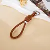 Encanto de Celular Colorido da Moda com Nó Romano Trançado em Cordão de Couro Pingente de Chaveiro Versátil Simples Corrente para Pendurar com Contas de Prata