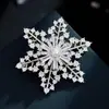Broche de Copo de Nieve Giratorio de Lujo Ligero y Sensación de Alta Gama Aleación de Cobre Microincrustado Circonita Moda Versátil Diseño de Nicho Exquisito Pin