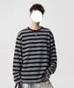 Camiseta de manga larga a rayas para hombre, estilo americano, corte relajado, adecuada para primavera y otoño, con cuello redondo holgado y un moderno diseño color block para un look casual.