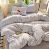 Nuevo conjunto de cuatro piezas de gasa de doble capa de algodón con sensación de nube, conjunto de tres piezas de gasa arrugada estilo ins fresco de dibujos animados para dormitorio, funda de edredón para estudiante