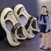 Sandálias Infantis 2026 Verão Novas Leves Sapatos Infantis para Crianças Maiores com Velcro Fechadas na Ponta Sandálias Esportivas