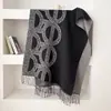 Novo Xale Jacquard Leve de Luxo Imitação de Caxemira para Mulheres, Aquecimento Outono/Inverno, Peça Externa Elegante, Padrão Dupla Face, Lenço Longo com Franjas