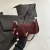 Colección de invierno 2026: bolso de hombro de estampado de leopardo de moda de este año, un bolso de hombro elegante y minimalista, un bolso pequeño cuadrado chic