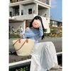 Blusa de Tricô Azul Manga Longa Estilo Francês Ombro a Ombro Feminina Nova Coleção Outono Inverno Ajuste ao Corpo Valoriza o Corpo Blusa de Ombro a Ombro