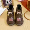 Botas de Pelúcia Versátil Retrô Infantil Botas Curtas para Mulheres 2025 Outono e Inverno Novas Botas Simples Moda Botas da Moda