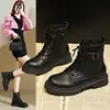 Botas Femininas 2025 Novas Botas de Cano Curto Bico Redondo Fino Cadarço Zíper Lateral Sola Grossa Estilo Britânico Moda Botas de Cano Curto