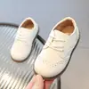 Sapatos Brock retrô estilo britânico enviam cadarços sapatos de couro para meninos sola macia sapatos de bebê sapatos infantis primavera e outono atacado