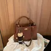 Bolsa Fosca Retrô Outono e Inverno Feminina 2026 Novo Estilo Moda para o Dia a Dia Bolsa de Ombro Único Transversal Bolsa de Mão de Alta Qualidade