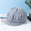 Chapéus de Outono e Inverno para Mulheres de Meia-Idade e Idosas, Chapéus de Lã Modernos, Espessados e Forrados com Lã para Aquecimento, Chapéus de Tricô Fofos, Atacado, Confortáveis para o Inverno