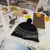 Gorro jacquard retrô para outono e inverno, casual e estiloso, versátil, de alta qualidade, com um toque sofisticado e artístico, gorro de tricô