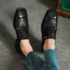 Piel de vaca de primera capa Zapatos de cuero británicos Zapatos de mujer Otoño Nuevo Retro Punta cuadrada Hebilla de cinturón Tacón medio Boca profunda Zapatos de una sola capa para mujer