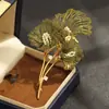 Broche de Lirio de Calas de Dos Colores Hecho a Mano de Ganchillo de Gama Alta para Nicho, Pin Elegante y Clásico, Regalo de Accesorio para Mujer