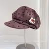 Gorra de Peluche con Lunares Estilo Retro para Mujer, Versátil Gorra de Boina Moda Otoñal Estilo Británico con Parche de Conejo, Gorra Octogonal de Moda