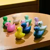 Nuevos Accesorios de Resina de Pato de Color Sólido Mini Lindos Adornos Pequeños Tridimensionales Colgante Joyería DIY