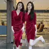 Vestido de Rua Feminino de Alta Qualidade Outono e Inverno Manga Longa Slimming Look Comprimento Médio Cintura Veludo Vestidinho Preto