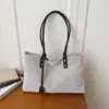 Bolso tote vintage de ante de gran capacidad, bolso de mano versátil para el trabajo, bolso de hombro, diseño de nicho, bolso casual para debajo del brazo