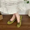 Zapatos bajos simples 2026 para uso en exteriores, mocasines ligeros, nuevo estilo primavera-verano con lazo delicado, suela plana para ir al trabajo