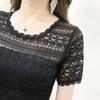Verano medio corto ombligo descubierto encaje calado interior sexy camiseta de manga corta para mujer versátil cuello redondo camisa de encaje moda