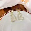 Brincos de Moda Agulha de Prata com um Toque Sofisticado, Cravejados com Diamantes e Design de Esmalte, Brincos de Tachinha Versátil de Nicho Elegante, Brincos Simples de Temperamento de Luxo Leve para Mulheres