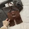 Bolsas de Alta Qualidade para Mulheres 2025 Nova Bolsa de Ombro de Camurça Retrô Nicho com Franjas Bolsa Balde Transversal da Moda