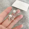 Brincos de Pérola Fogos de Artifício Prateados, Frescos e Elegantes, para Mulheres, Simples e Exquisitos, Brincos de Design Único, Brincos de Alto Padrão e Deslumbrantemente Bonitos