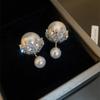 Brincos de pérolas incrustadas de diamantes na frente e atrás, brincos leves de luxo, temperamento socialite, brincos de design de nicho feminino