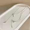 Colar Cruzado Estilo Coreano para Mulheres, Design de Nicho de Luxo Leve, Corrente para Clavícula com Toque de Alto Padrão, Acessório de Corrente para Pescoço Fashion com Cravação de Diamantes
