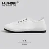 Tênis brancos de renda respiráveis para mulheres, novos sapatos casuais slip-on de sola macia para o verão 2026, sapatos de pescador