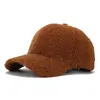 Gorra de béisbol de color liso de lana de cordero para otoño e invierno estilo coreano cara simple pequeña cálida con visera gorra de sol para deportes al aire libre